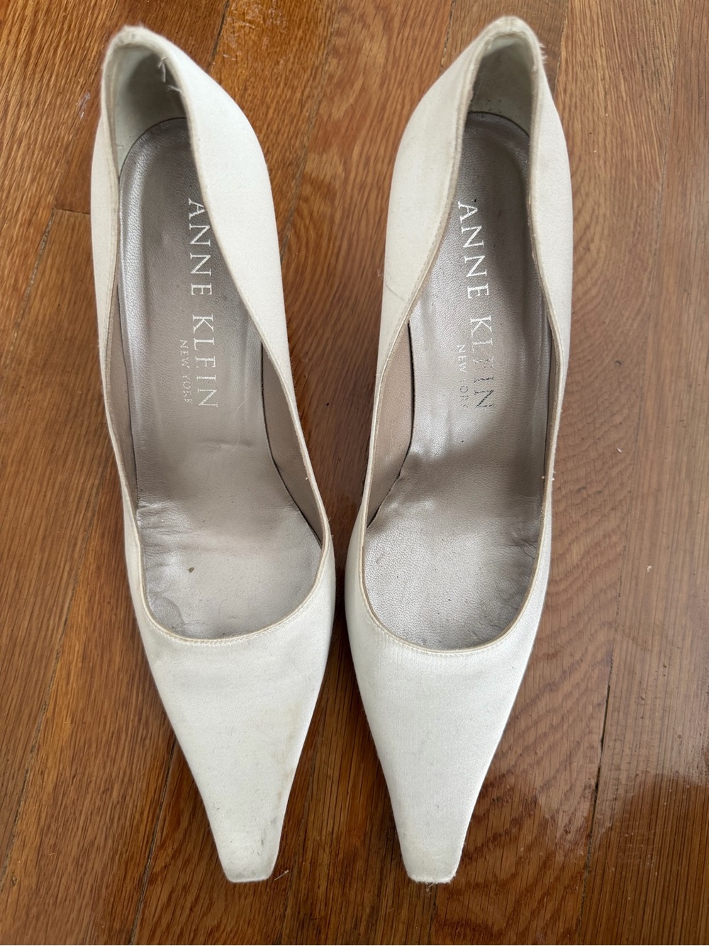Anne Klein Cream Pointed-Toe Women's Pumps